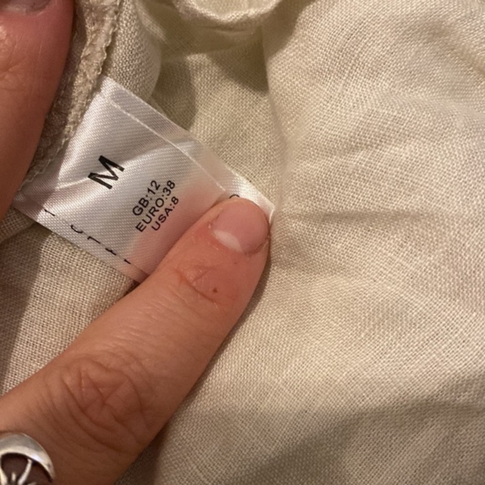 Malvin linen top size M oatmeal colored gently used 3/3 sleeve length. - Picture 4 of 4